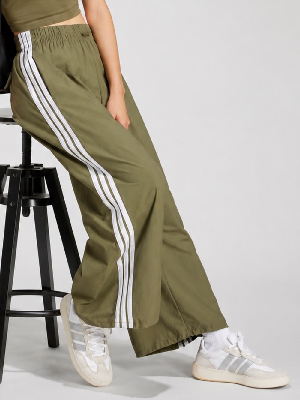 ADIDAS Essentials 3-Stripes Lifestyle Woven Parachute Pants Olive Strata